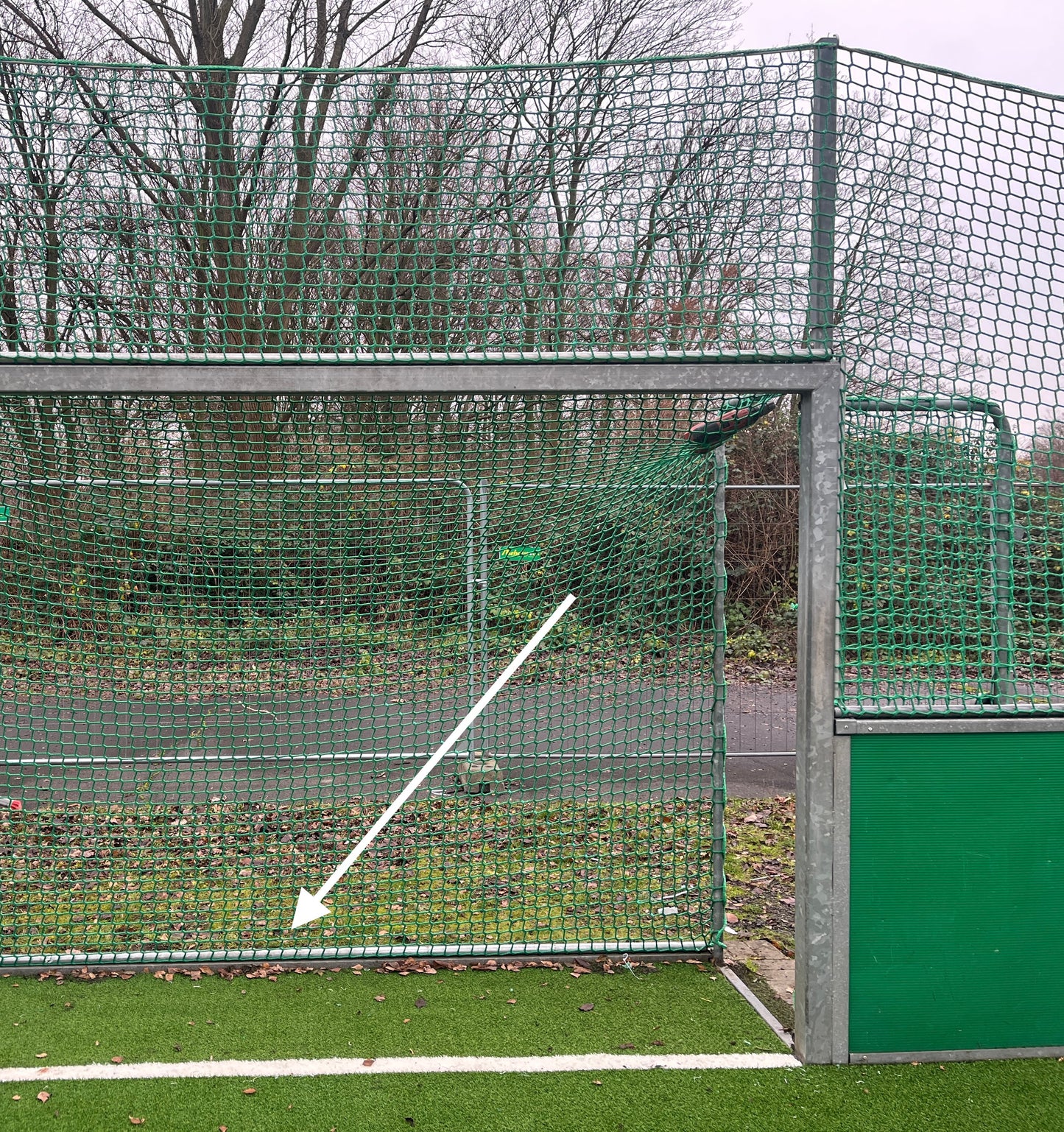 Netzhaltestange Hintertorschweller (unten), 3.000 mm, inkl. Stopfen und M6 Senkkopfschrauben